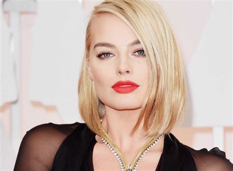 margot robbie weight and height|Margot Robbies Height, Weight, and Body。